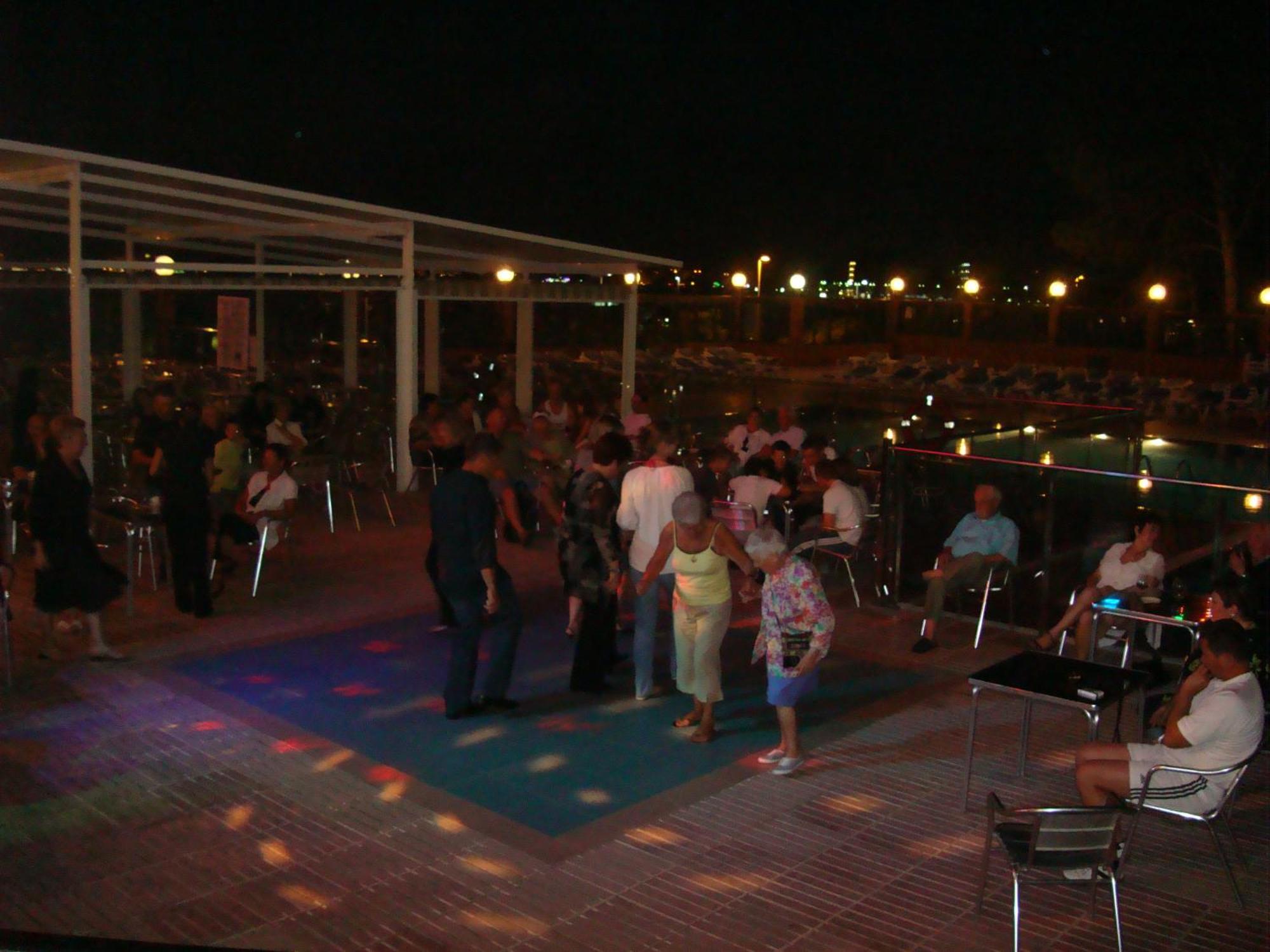 Hotel Univers Roses Exterior photo