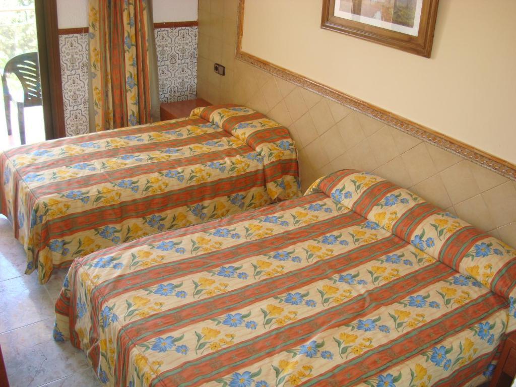 Hotel Univers Roses Room photo
