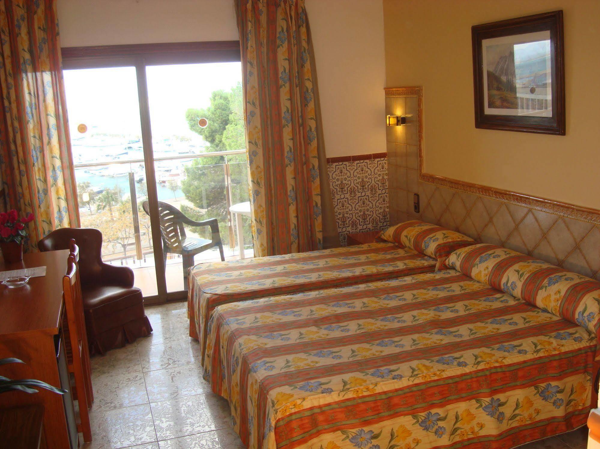 Hotel Univers Roses Exterior photo